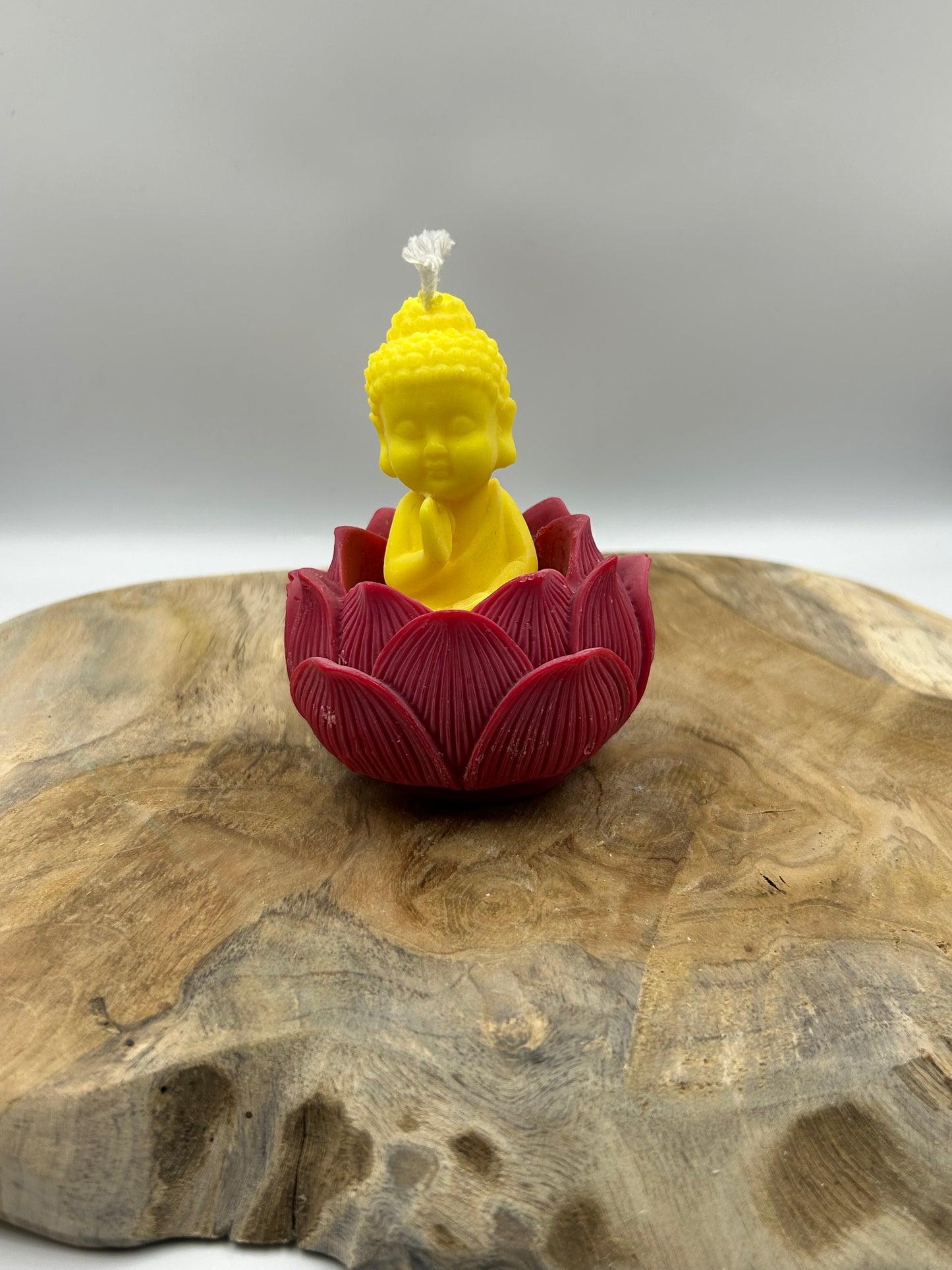 Bougies bouddha dans son lotus
