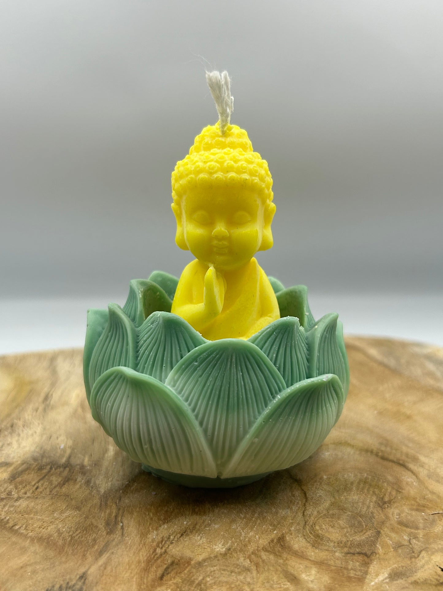 Bougies bouddha dans son lotus