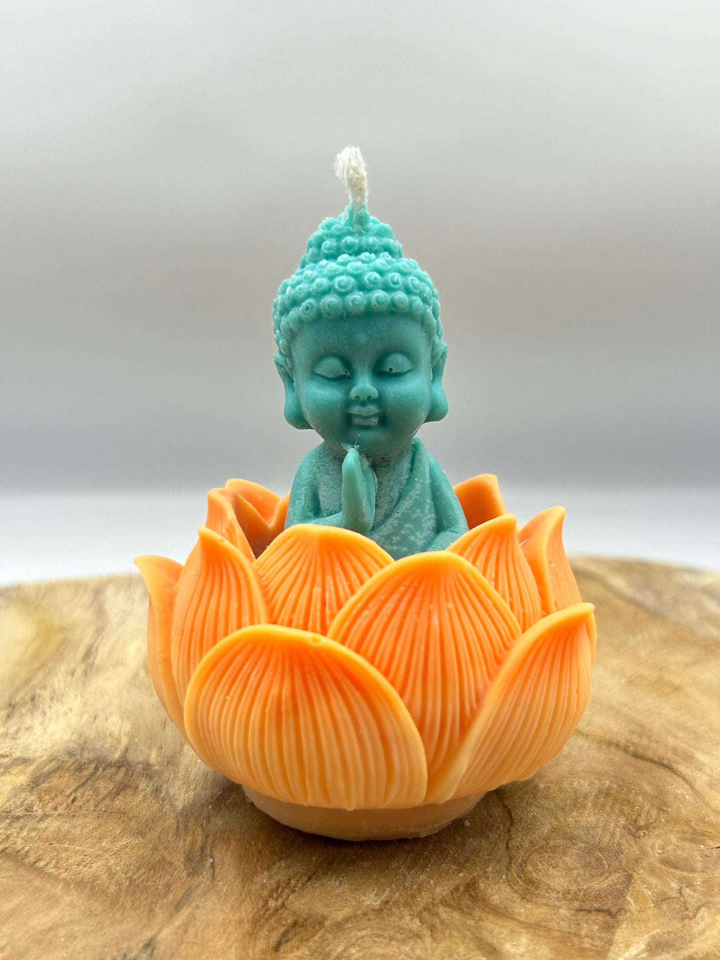 Bougies bouddha dans son lotus