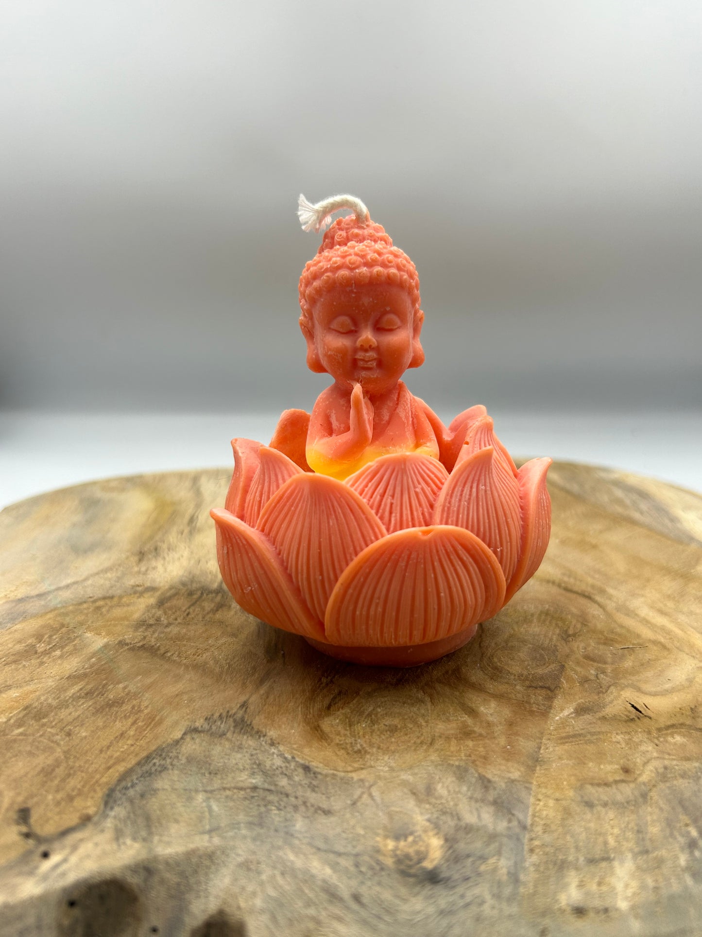 Bougies bouddha dans son lotus
